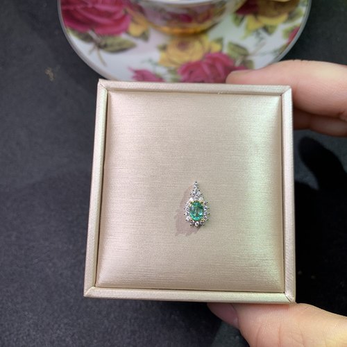 特惠小巧精致天然祖母绿吊坠925银镀金4*5Mm精致时尚
