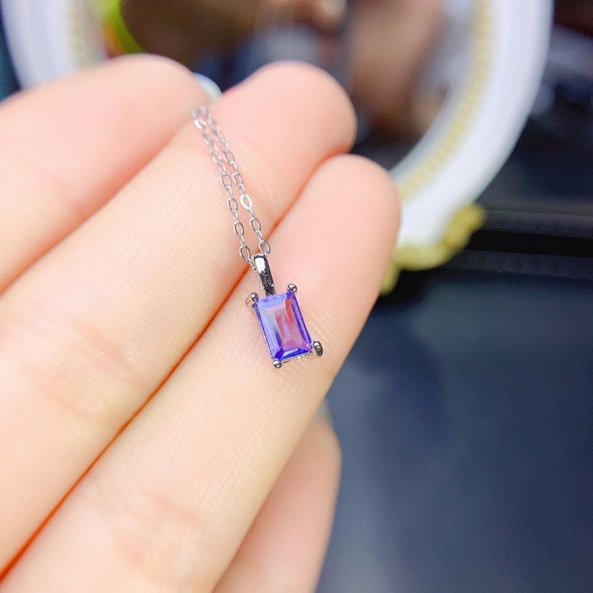 特惠新款天然坦桑石吊坠 石方4*6mm925银镀白金 精工镶嵌四爪吊坠