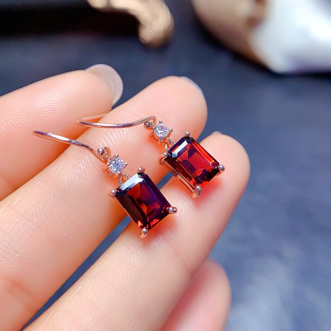 天然莫桑比克石榴石耳坠耳钩主石方6*8mm精工925银镶嵌 支持检测