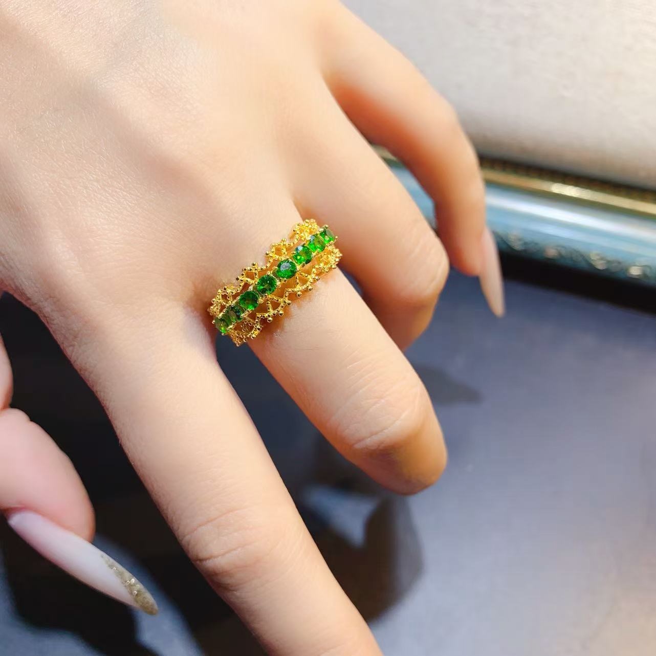 新款天然透辉石戒指925银镀金镶嵌时尚戒指主石圆2.5MM小众设计款