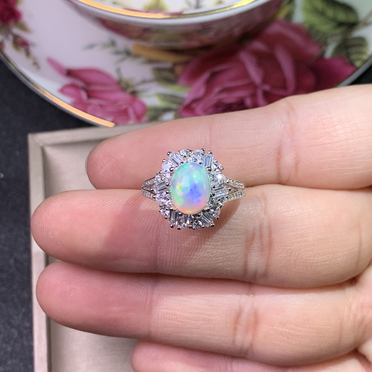 特惠小清新天然炫彩欧泊戒指7*9mm开口欧泊戒指925银镀白金