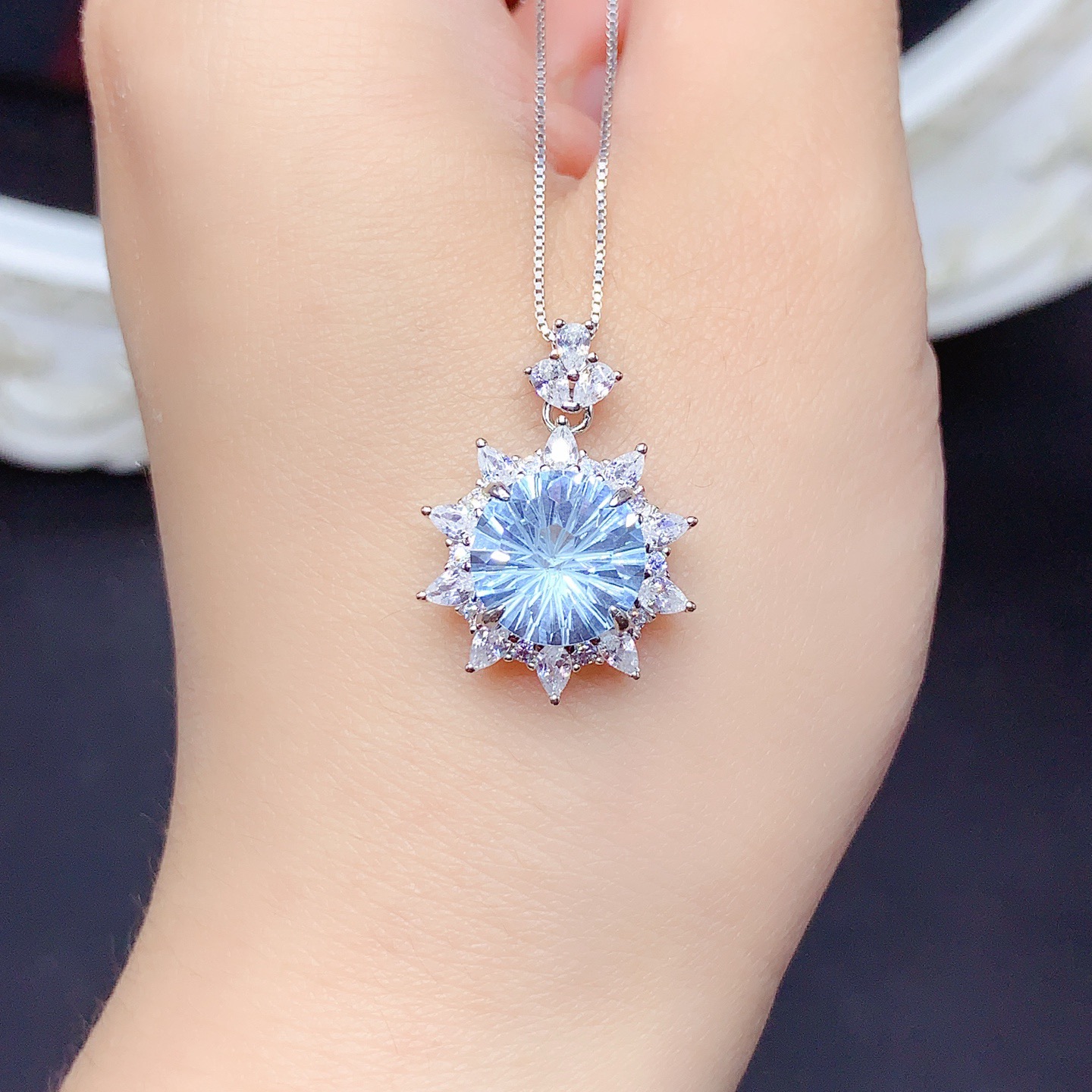 新款天然烟花切托帕石吊坠925银镀金镶嵌主石10*10MM太阳花吊坠