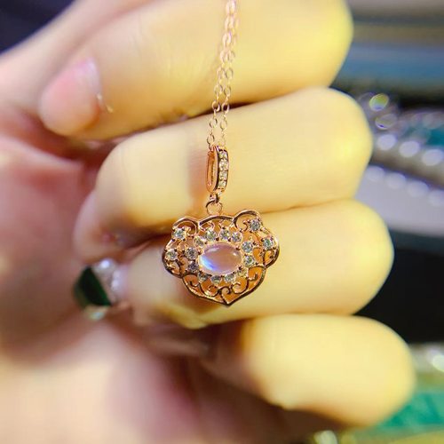 新款天然月光石吊坠925银镀金镶嵌时尚项链主石4*6MM如意锁吊坠