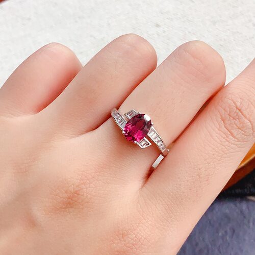 s925银镶天然镁铝石榴石戒指 主石尺寸6*8MM特惠清新款戒指