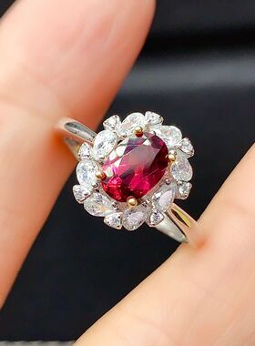精工镶嵌满火彩镁铝石榴石戒指