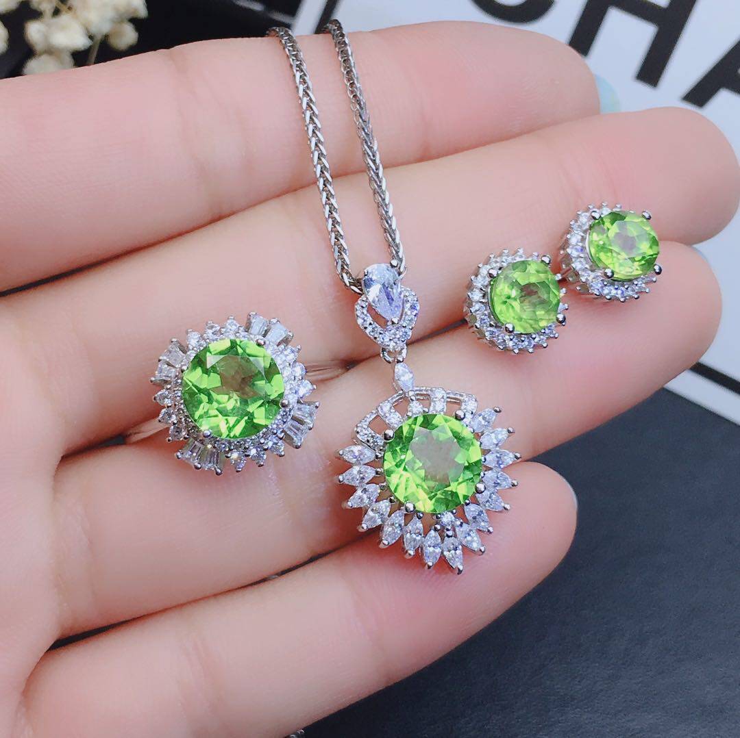 天然橄榄石套装 小清新款圆8 圆6mm 火彩漂亮 戒指 吊坠 耳钉