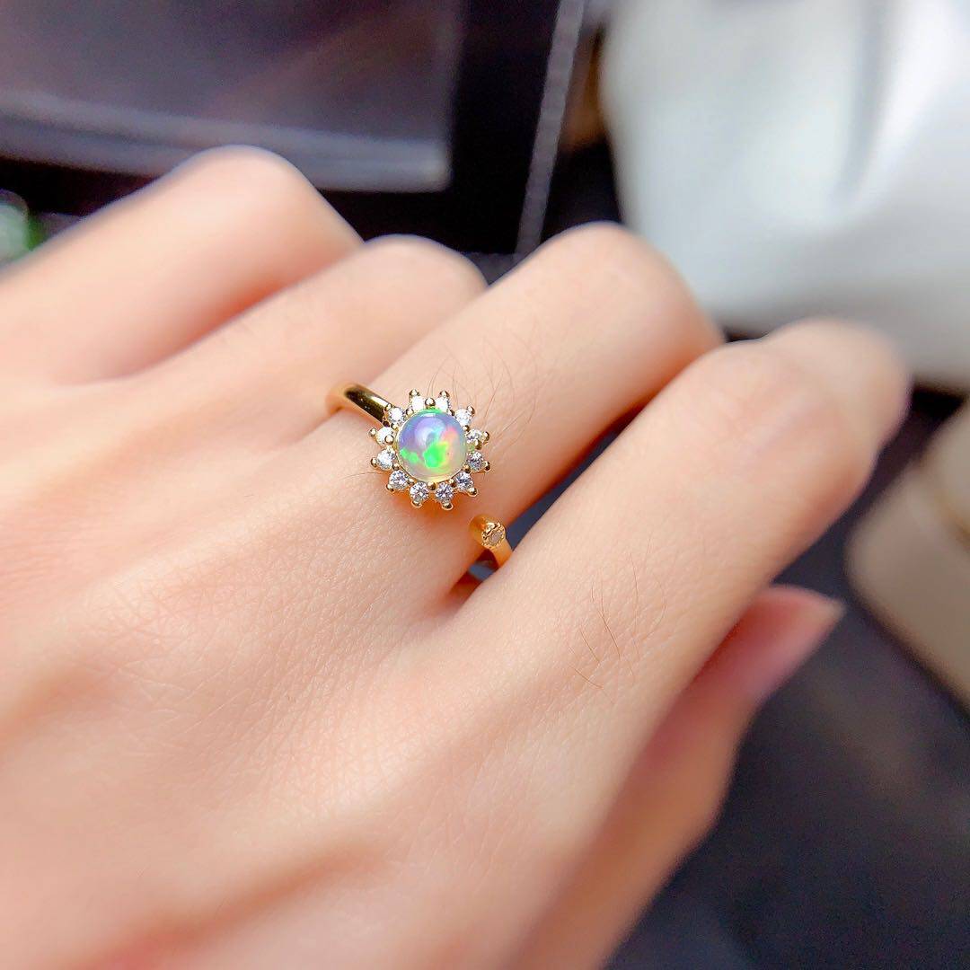 特惠天然欧泊戒指绚丽火彩 主石5*5mm 精工925银镀黄金