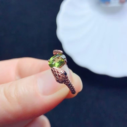灵蛇戒指s925银镶天然橄榄石戒指 石尺寸5*7MM特惠卡通图案款戒指