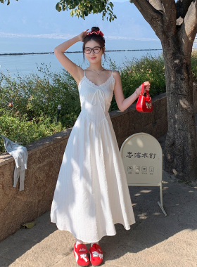 甜米周法式温柔风白色吊带连衣裙女夏外穿2026新款流行爆款长裙