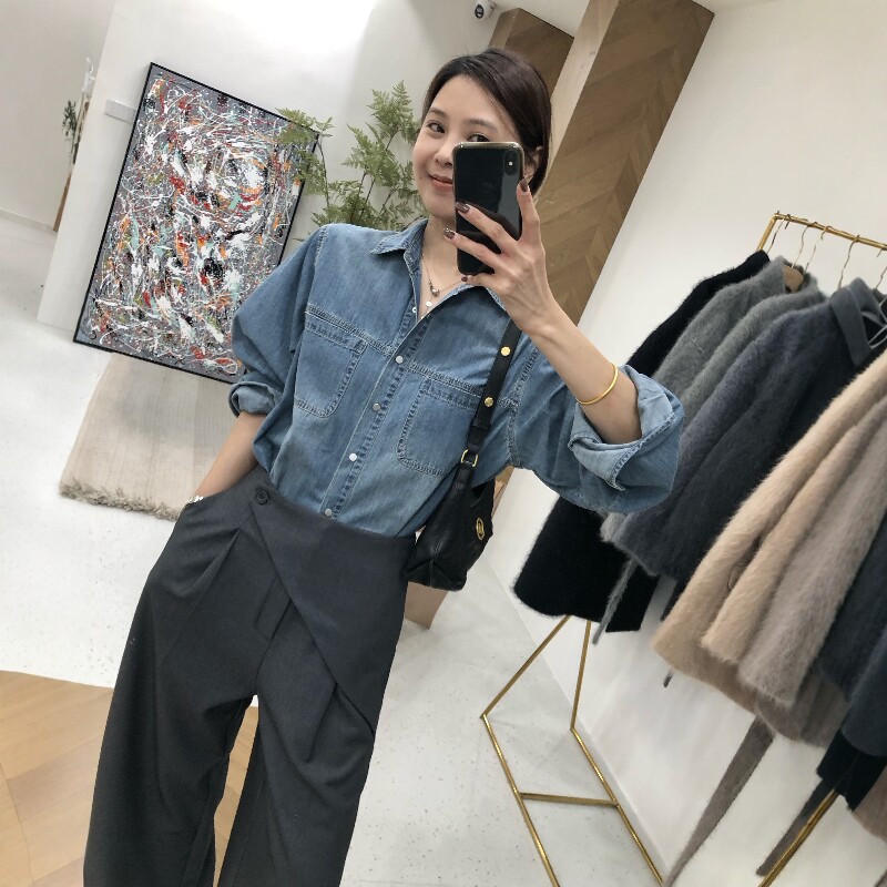 2023春休闲宽松浅蓝色复古牛仔衬衫女内搭叠穿港风小个子正肩上衣