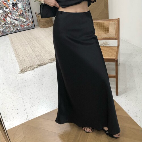 2026春夏季包臀裙缎面鱼尾裙子半身裙中长款女设计感小众高腰半裙
