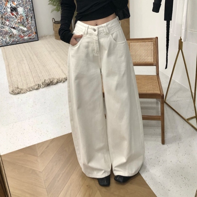 2026款春装韩系大码阔腿牛仔裤梨型身材粗腿宽胯胖显瘦弯刀裤子女