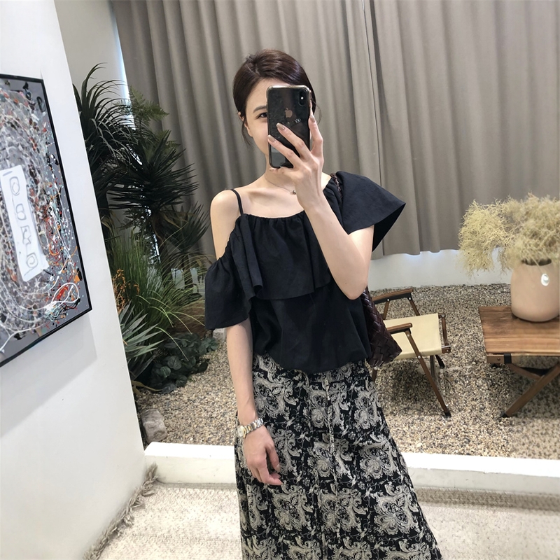 法式复古苎麻荷叶边斜肩吊带上衣女2025夏新款设计感小众露肩衬衫