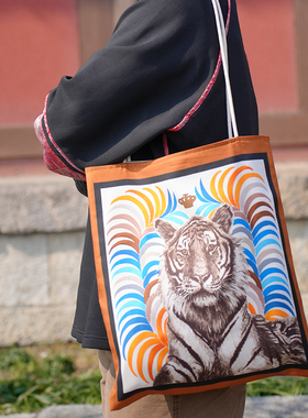 虎之翼  桑蚕丝春夏设计印花个性百搭通勤日常单肩手提真丝包