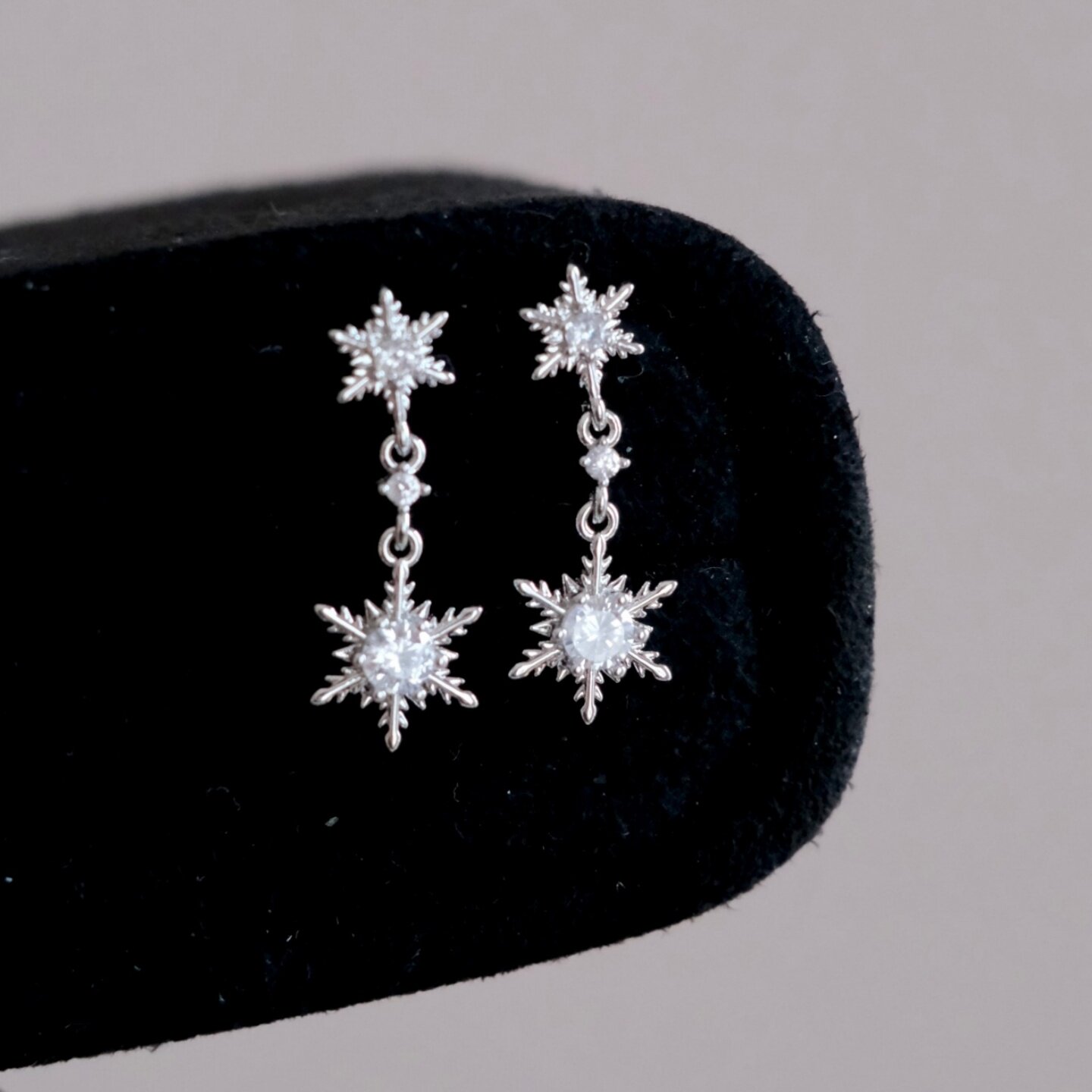 《芬兰初雪》秋冬精致小众银色锆石超闪满钻雪花耳钉耳环耳夹耳饰