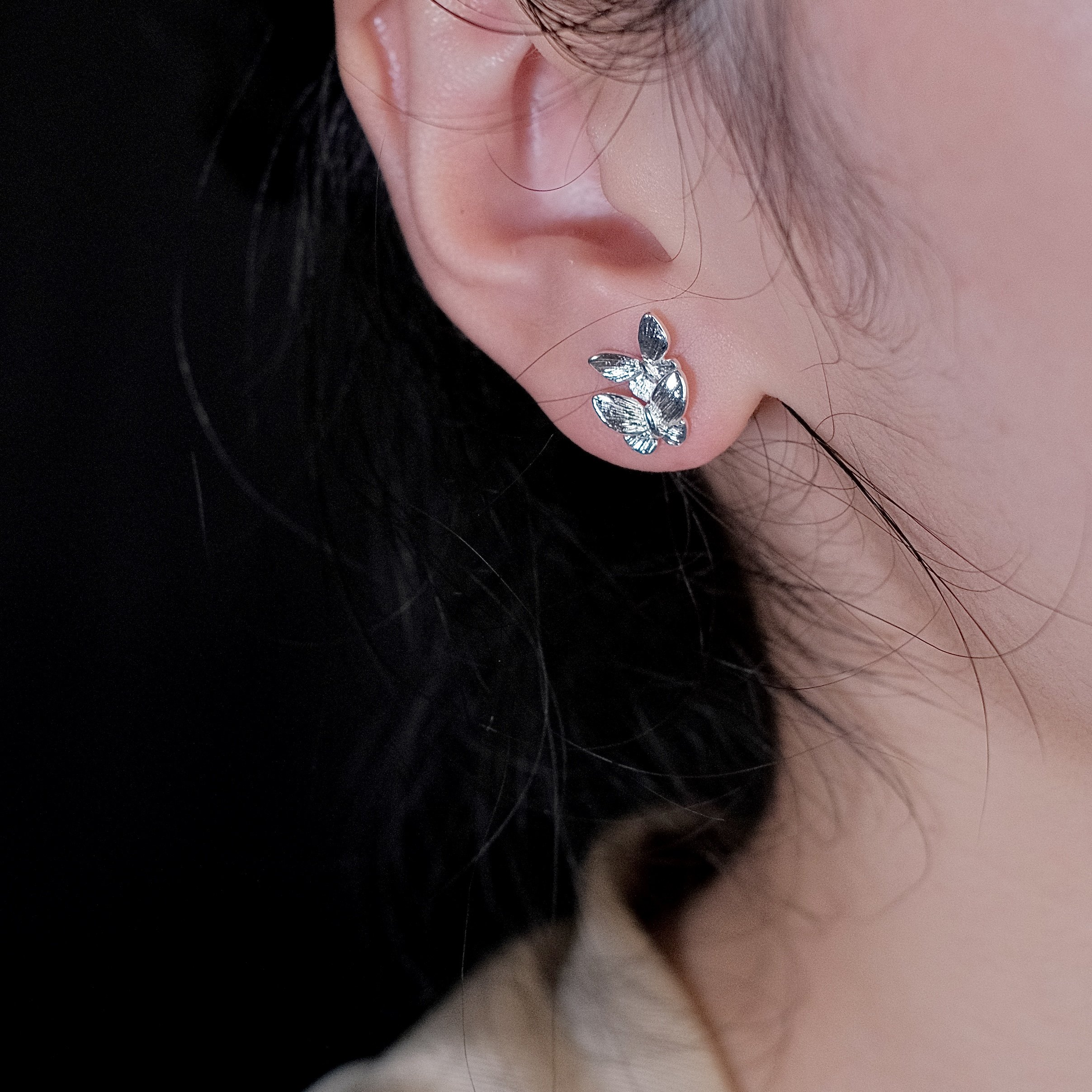 《两只蝴蝶》法式简约百搭银色肌理感小众精致耳钉耳环蚊香盘耳夹