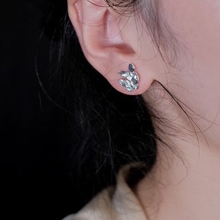 简约百搭银色肌理感小众精致耳钉耳环蚊香盘耳夹 法式 两只蝴蝶