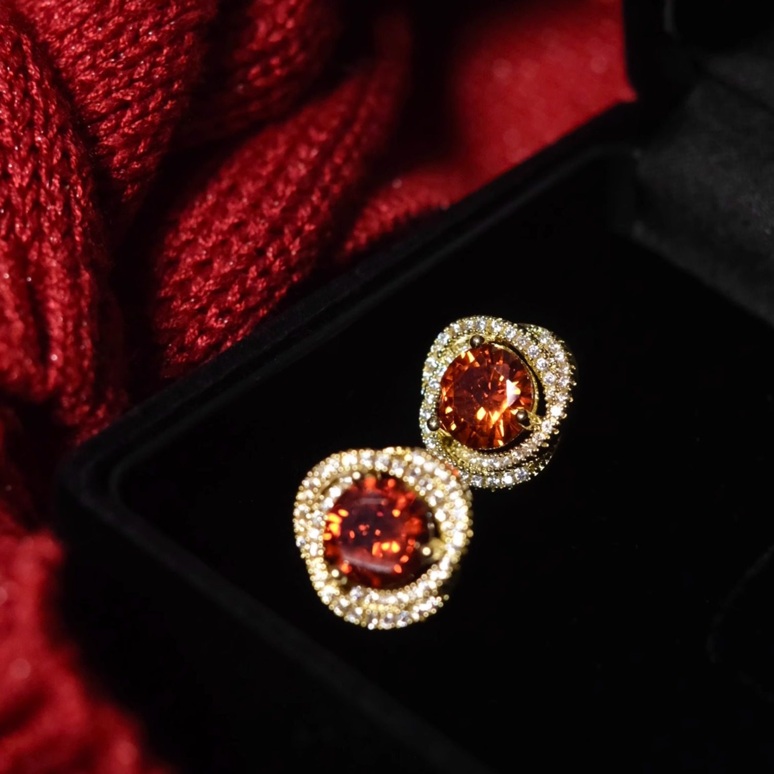 《火之迷恋》复古优雅法式高级感精致满钻锆石新年酒红色耳钉耳夹