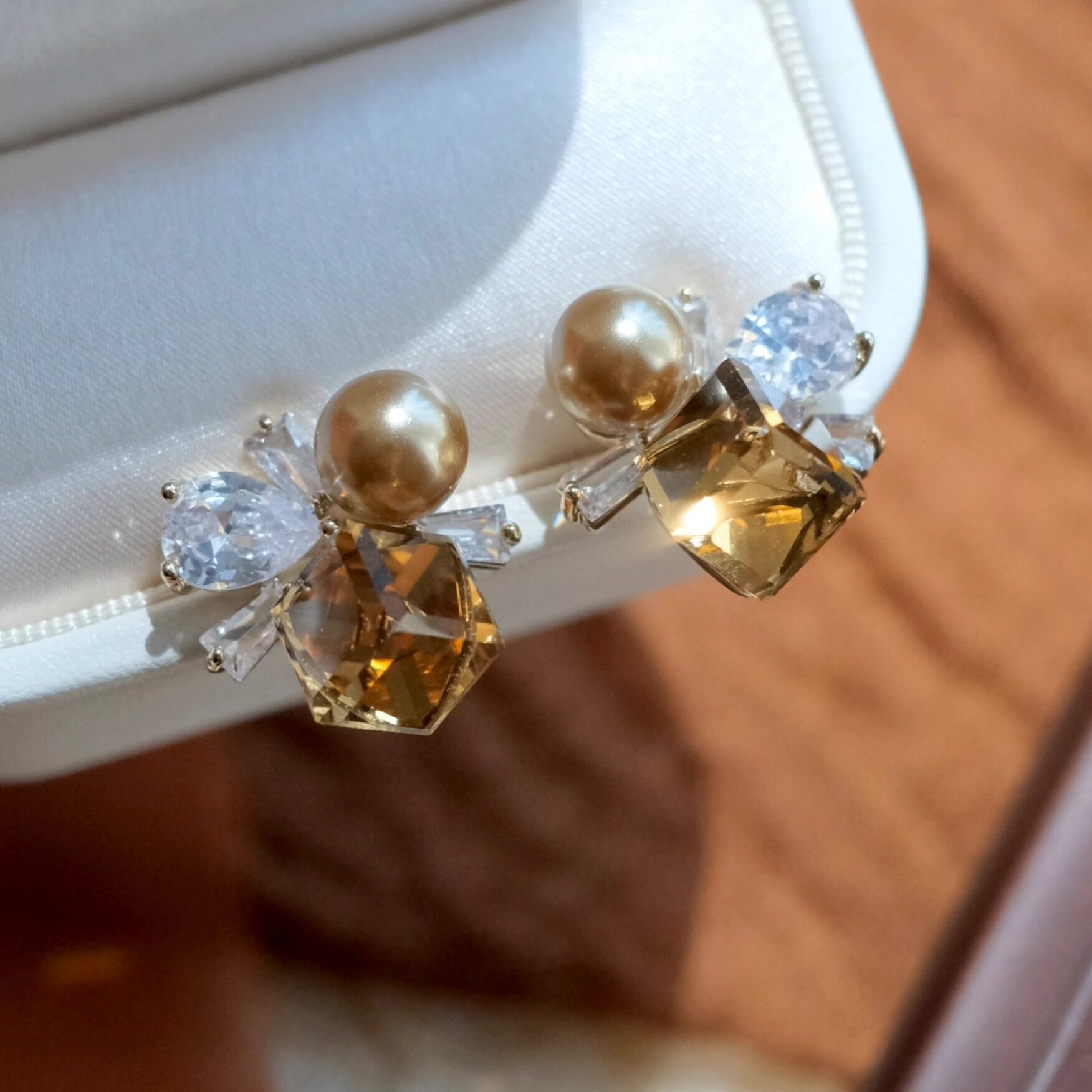 《落日熔金》法式轻奢高级感秋冬咖色珍珠方糖水晶耳钉耳环耳夹女