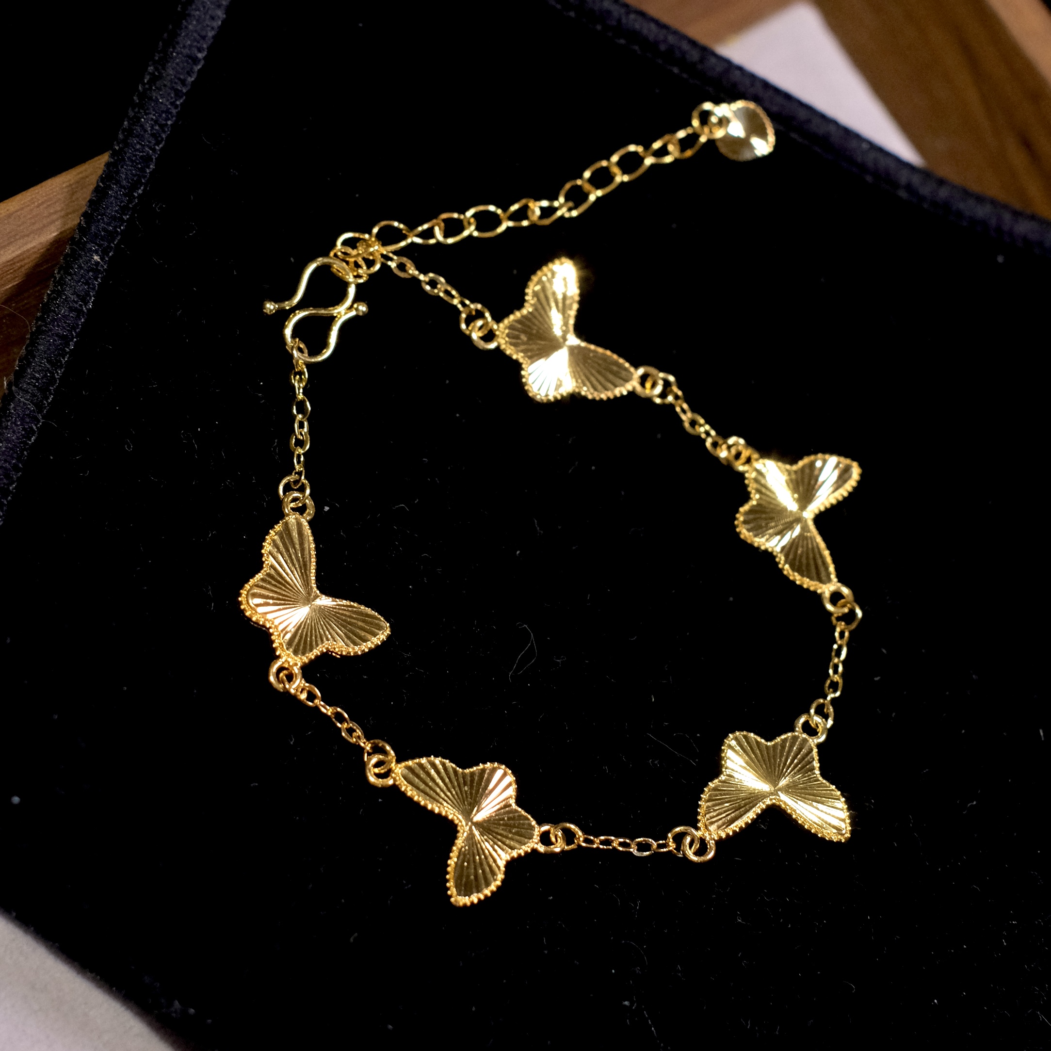 轻奢高级感爆闪镭射蝴蝶金色手链