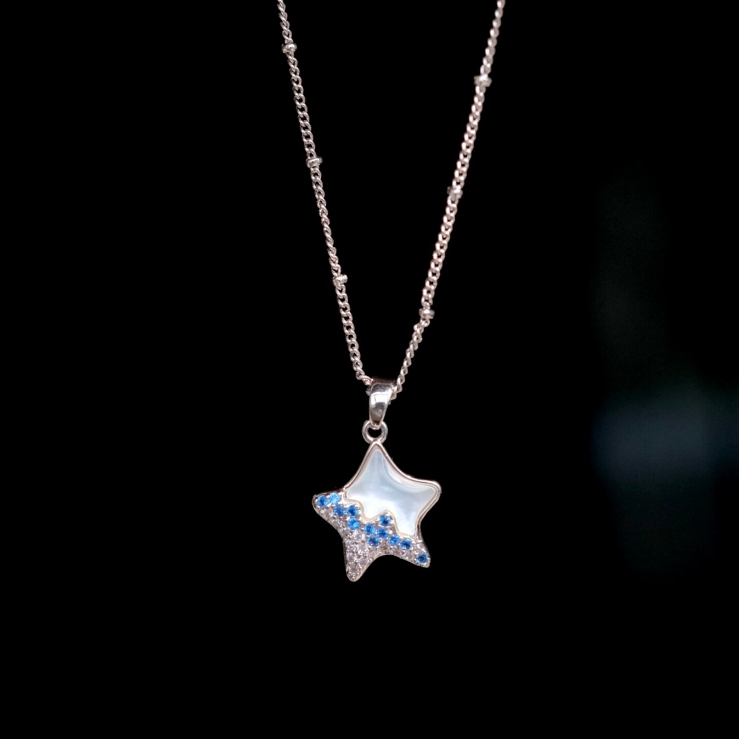 《日光海滩》法式复古精致蓝色闪钻星星吊坠白贝母银色项链锁骨链