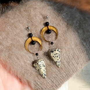 原创小众文艺清冷感月亮斑点石独特个性 耳环耳饰耳夹女 下弦月