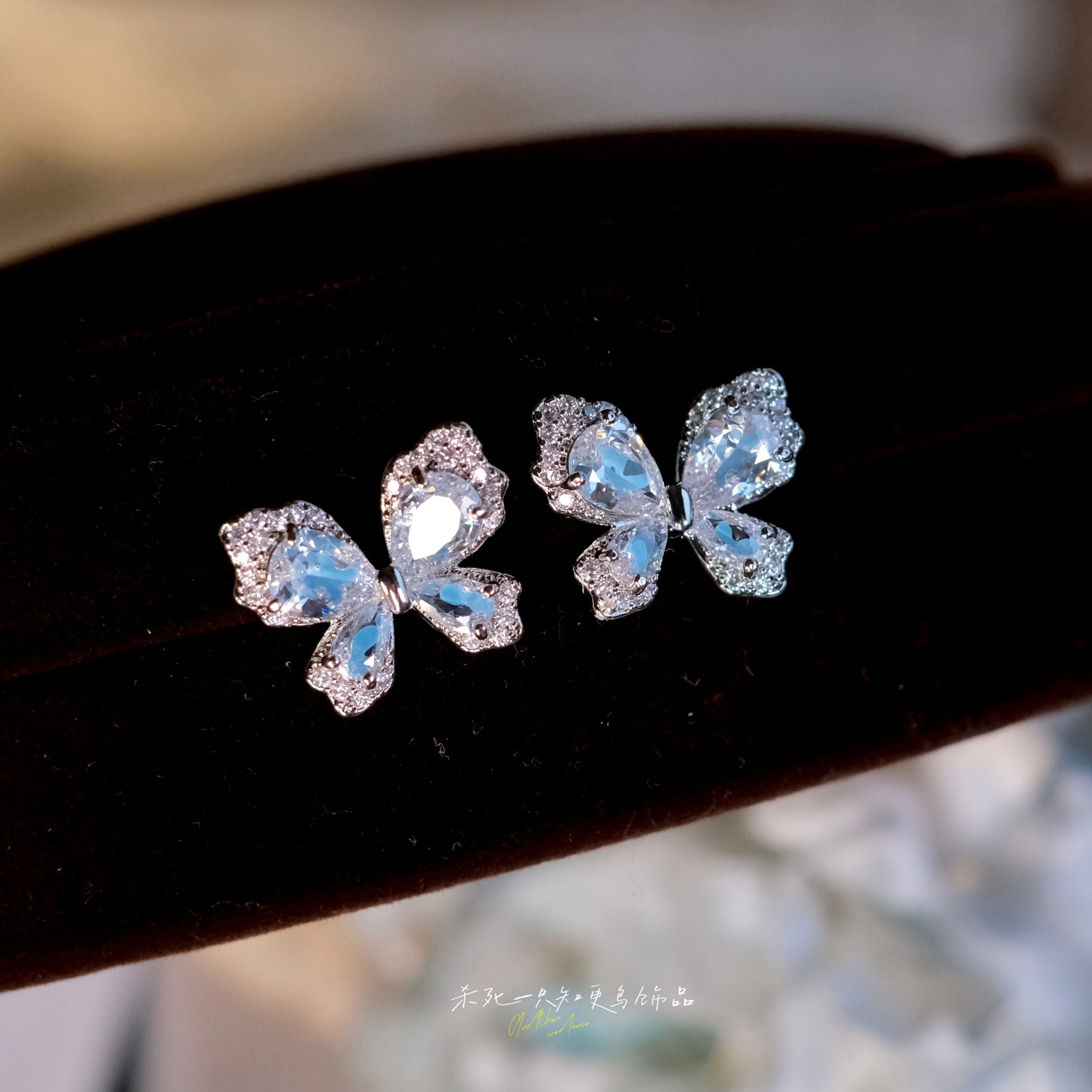 《云上精灵》轻奢精致蓝色锆石满钻蝴蝶适合夏天的耳钉耳环耳夹女,饰品/流行首饰/时尚饰品新,耳钉,淘宝优惠券,粉丝福利购,淘宝优惠卷