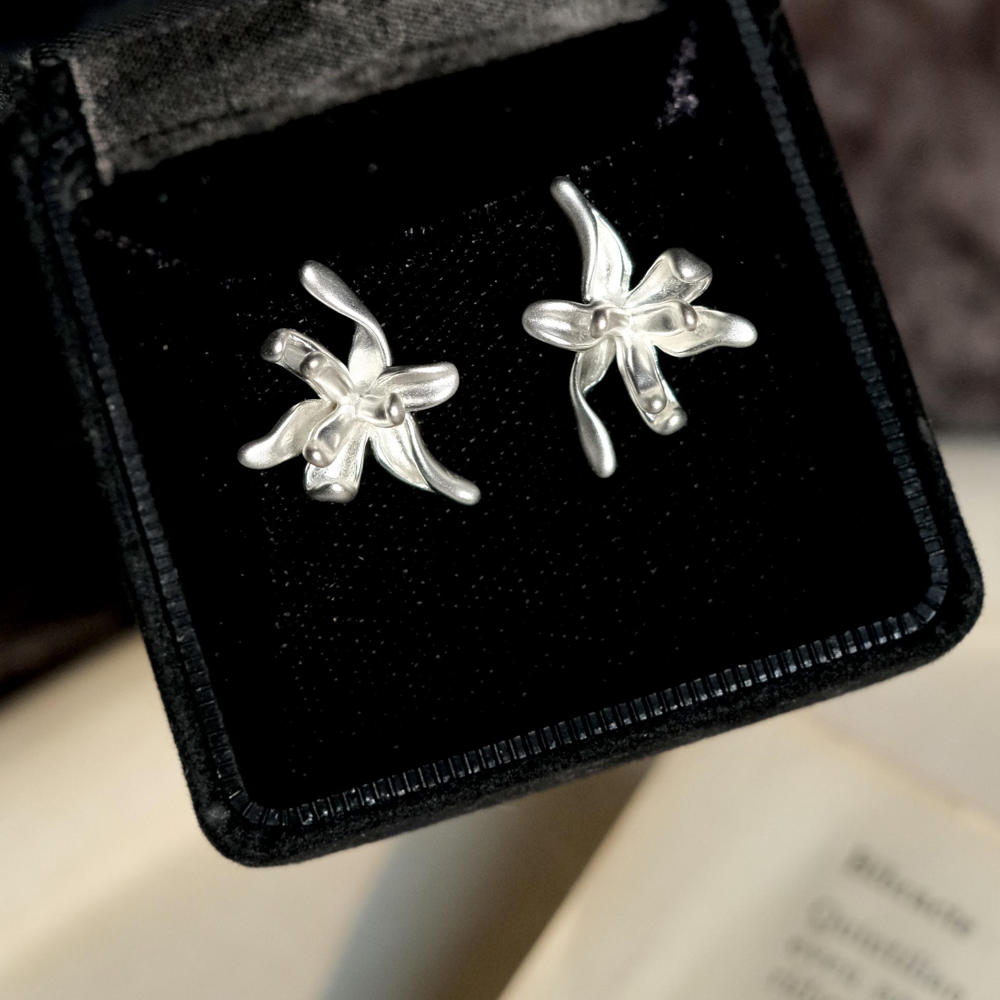 复古文艺哑光银色立体花朵耳钉女