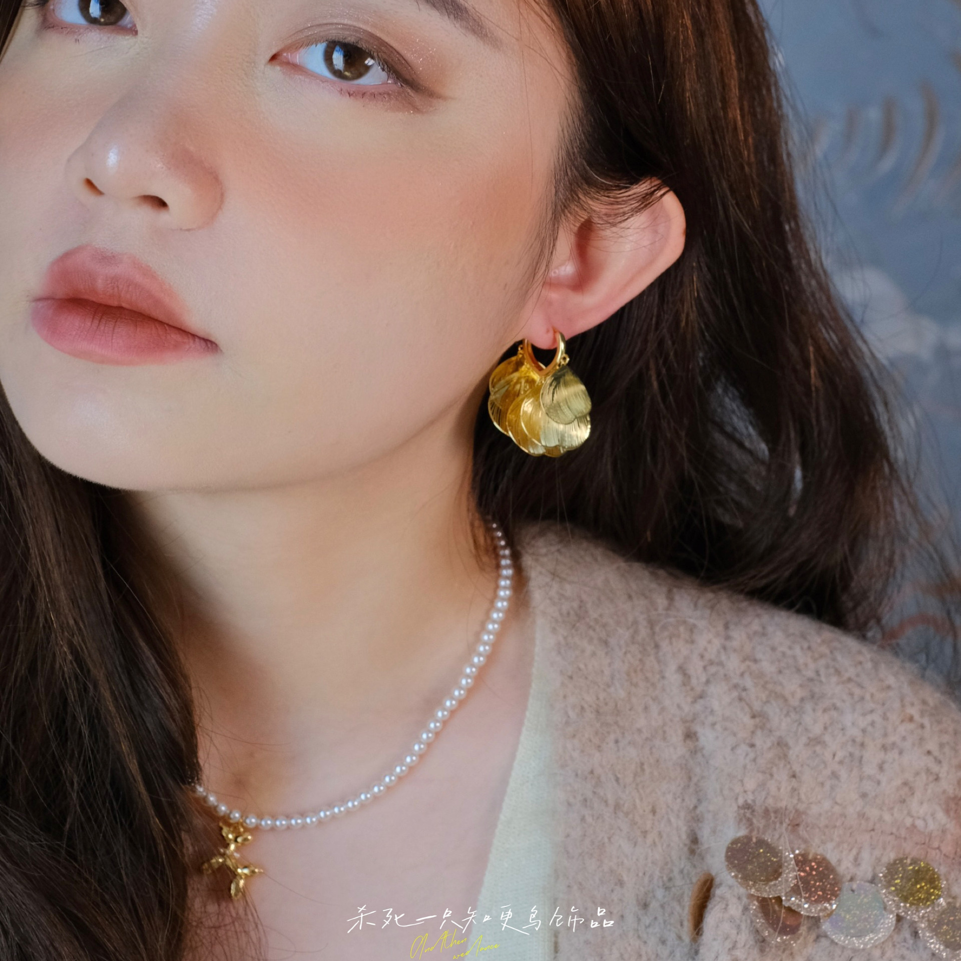 《金瓣舞》复古高级感优雅精致金色树叶镂空流苏翅膀耳环耳夹耳饰