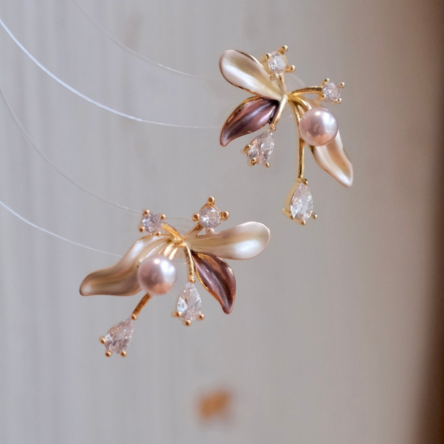 《夕阳下跳舞》秋冬温柔气质咖色系珐琅花朵珍珠闪钻耳钉耳环耳饰