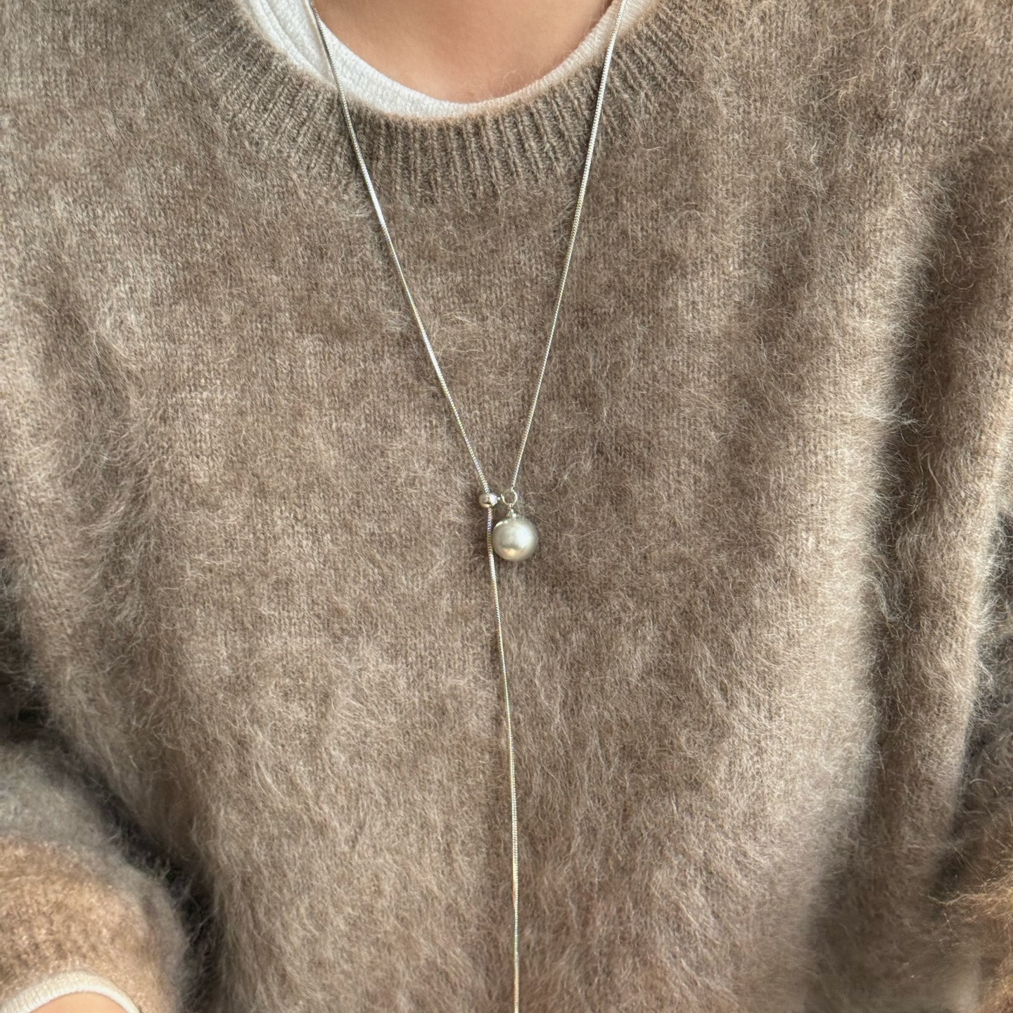 《小灯泡》秋冬美拉德轻奢气质长款大珍珠抽拉蛇骨项链毛衣装饰链