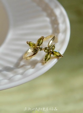 法式复古清新精致橄榄绿锆石戒指