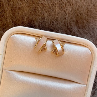 《松弛片场》法式轻奢小巧精致交叉贝壳镶钻极简耳钉耳环耳夹耳饰