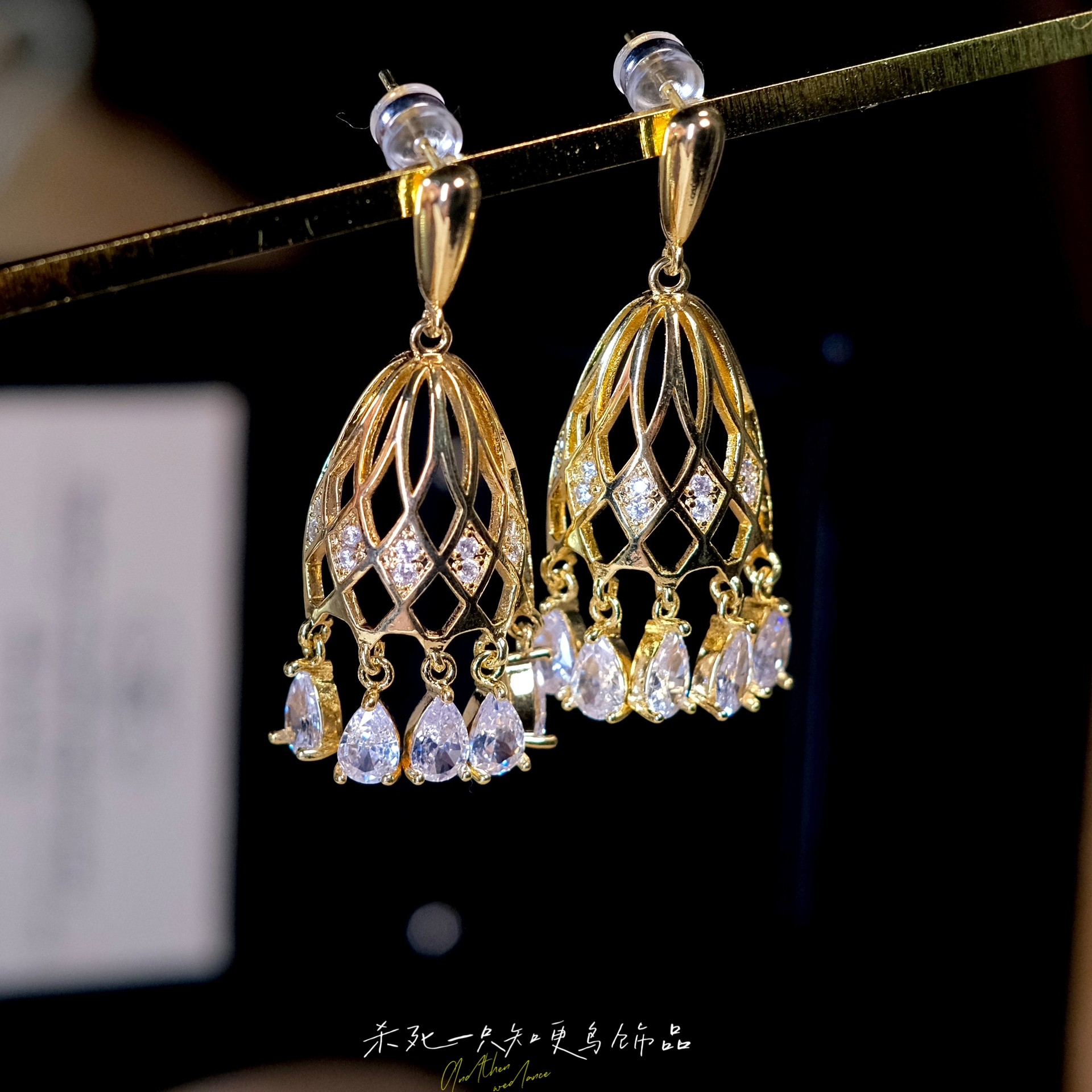 《金丝笼》复古宫廷风精致轻奢水滴锆石鸟笼夸张时髦耳环耳夹耳饰