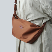 布谷森林女士新尼龙布配牛皮通勤单肩包简洁饺子包轻便斜挎包B599