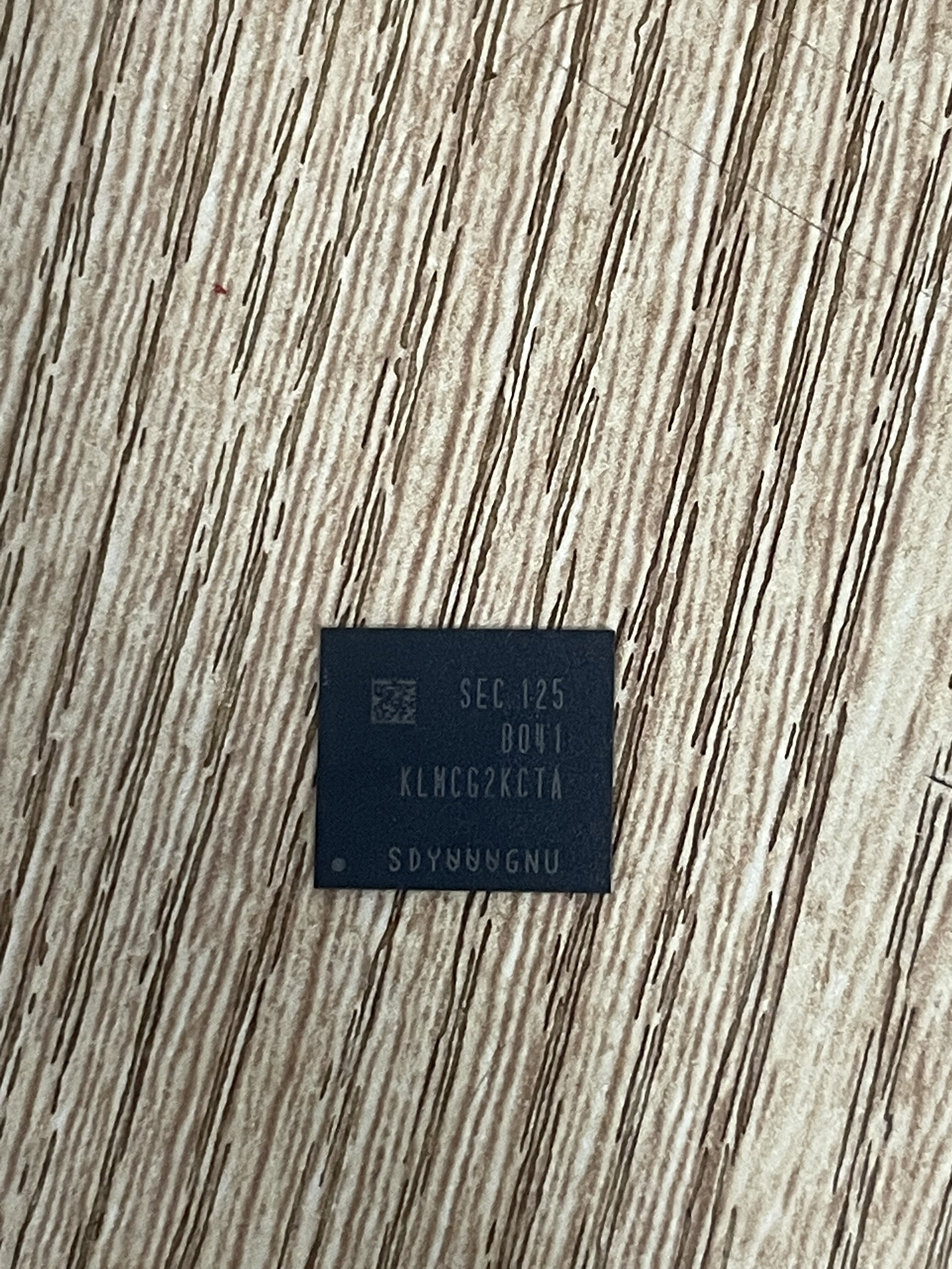 全新原装 KLMCG2KCTA-B041 存储芯片 EMMC 64G 5.1版本BGA153球