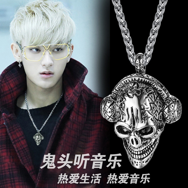 骷髅头男士项链潮男女生嘻哈吊坠钛钢复古个性耳机挂坠毛衣链饰品