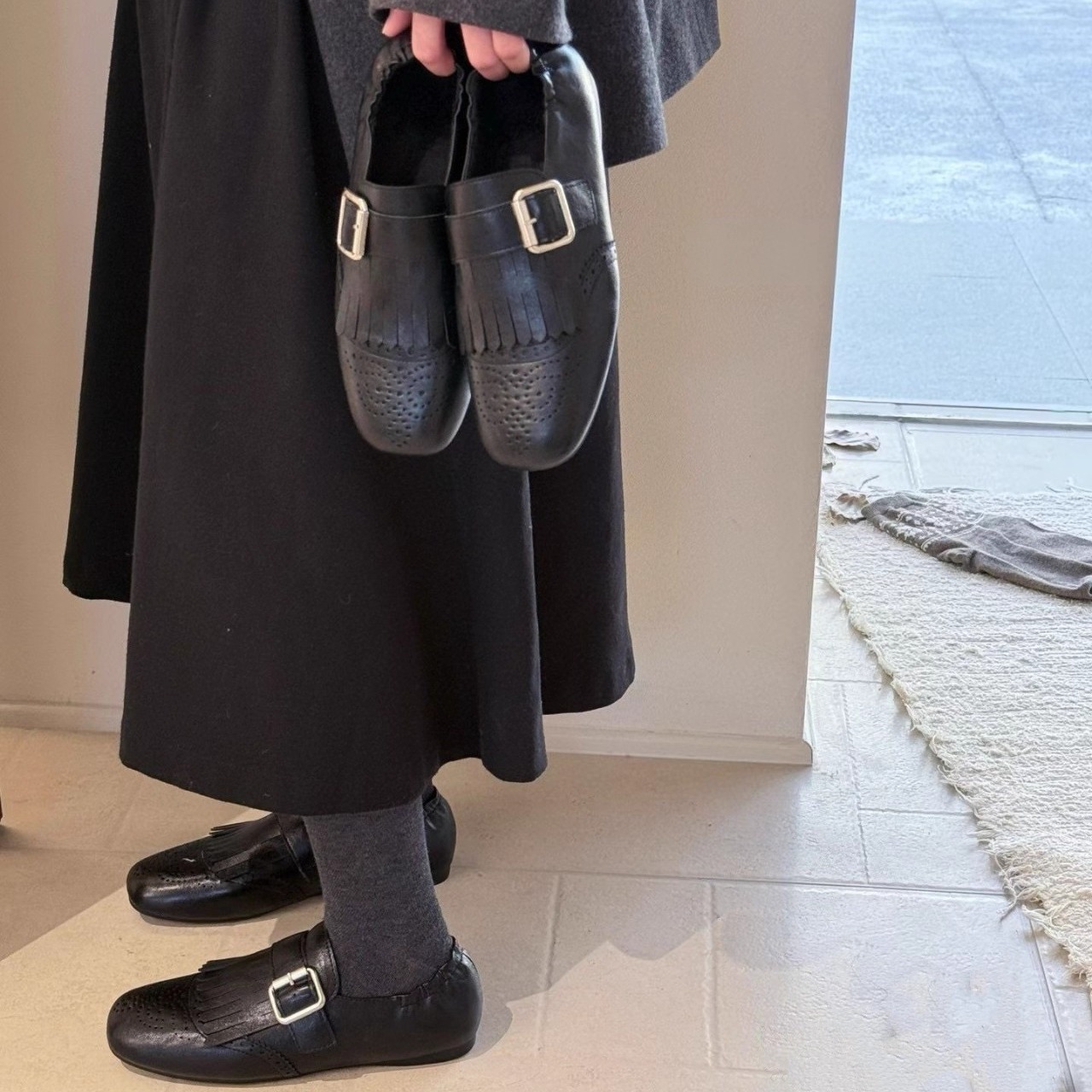 艾模儿加绒复古金属扣流苏小皮鞋25冬款女鞋时尚百搭舒适一脚蹬