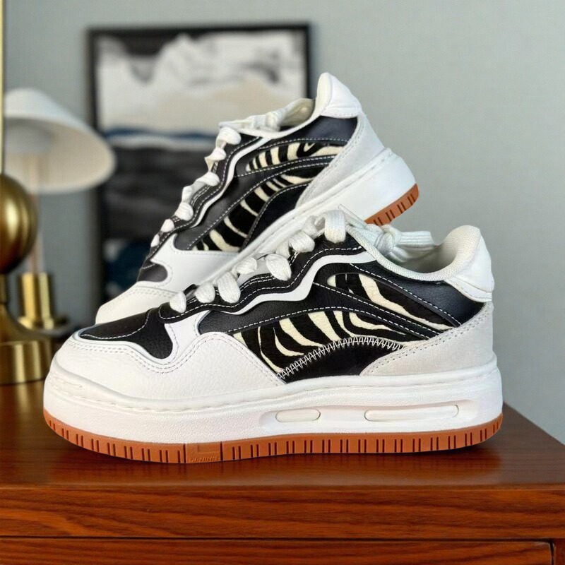 李宁系带女低帮防滑耐磨板鞋