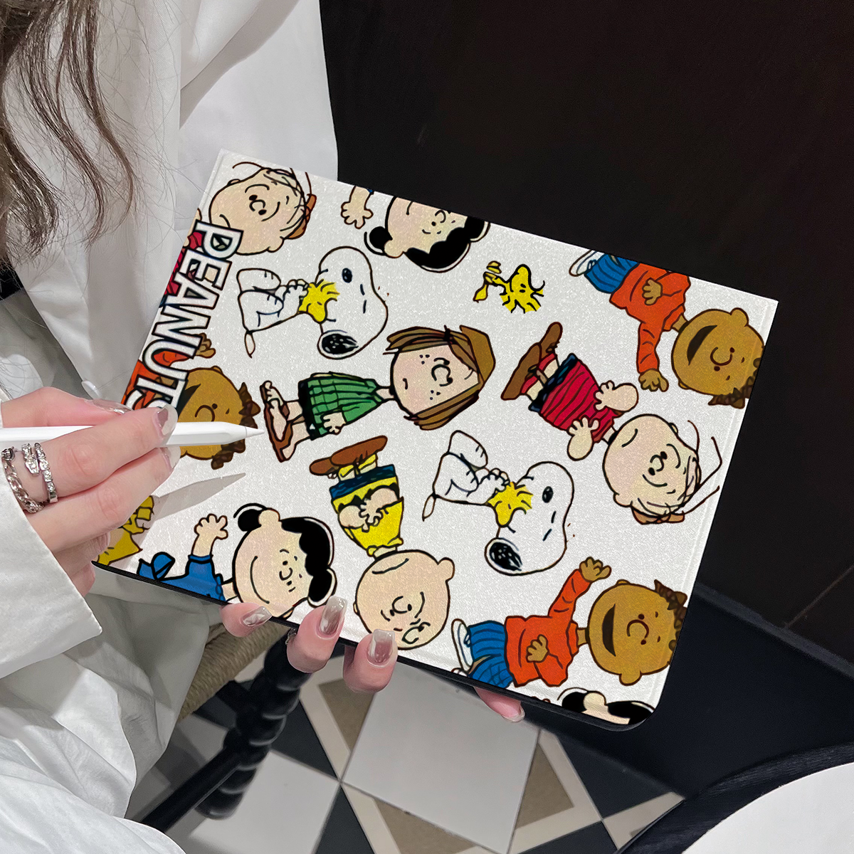 超创意书本式适用2025ipad11a16平板保护套10.9第10代2021款10.2英寸air45翻盖mini67可爱史努比pro11软壳9.7