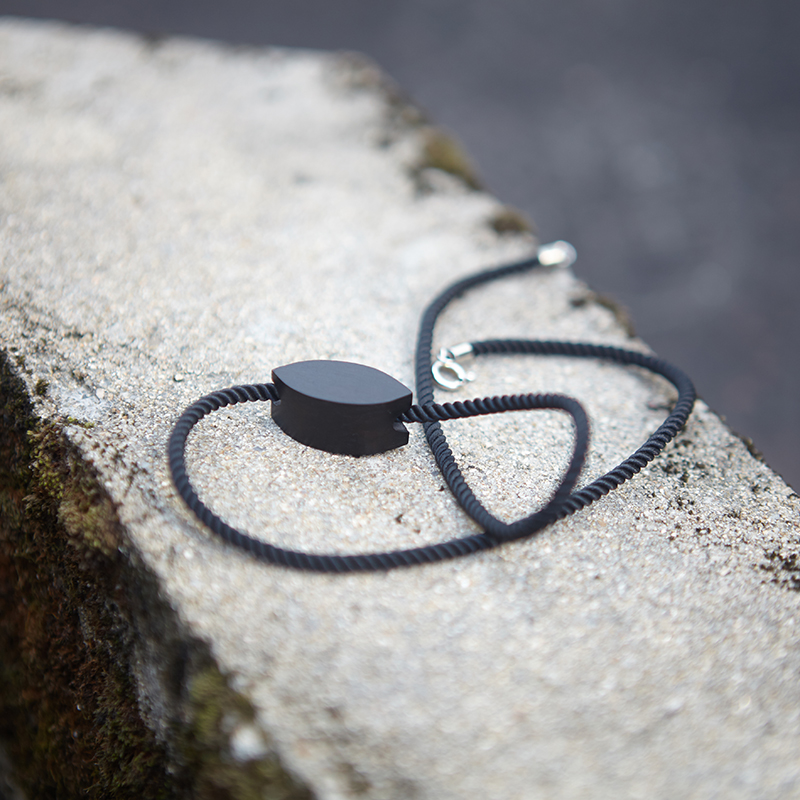 村下田言黑檀木短款情侣简约项链