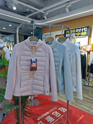 2024爆款轻系黑金小蛮腰羽绒服大鹅超显瘦运动休闲女士外套5201