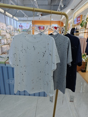 俏安朵5939夏女短袖圆领星月剪花泼墨宽松T恤休闲百搭镂空上衣潮
