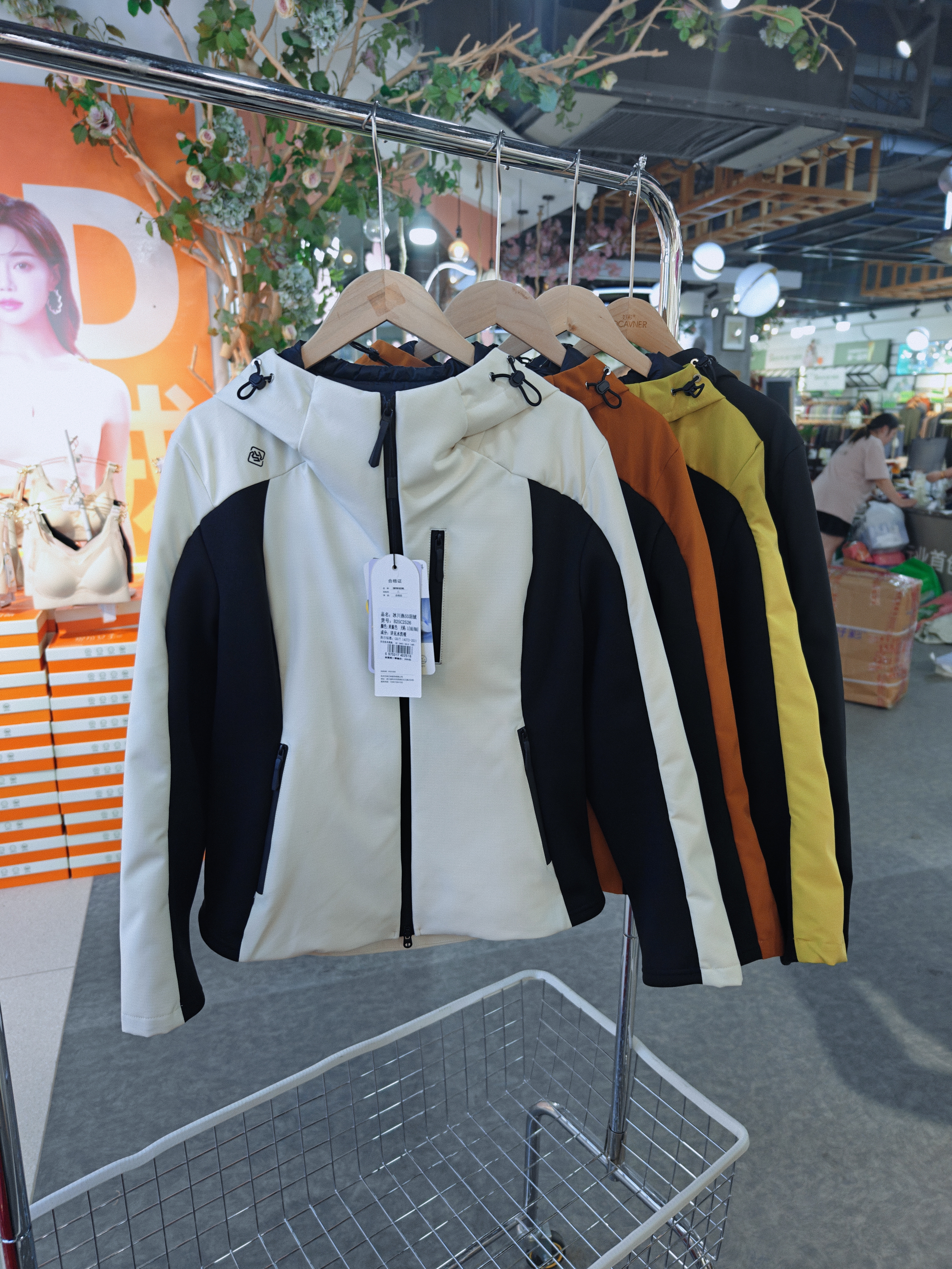 冰川时代羽绒冲锋衣2526女加厚三防面料羽绒服修身小蛮腰实体同款