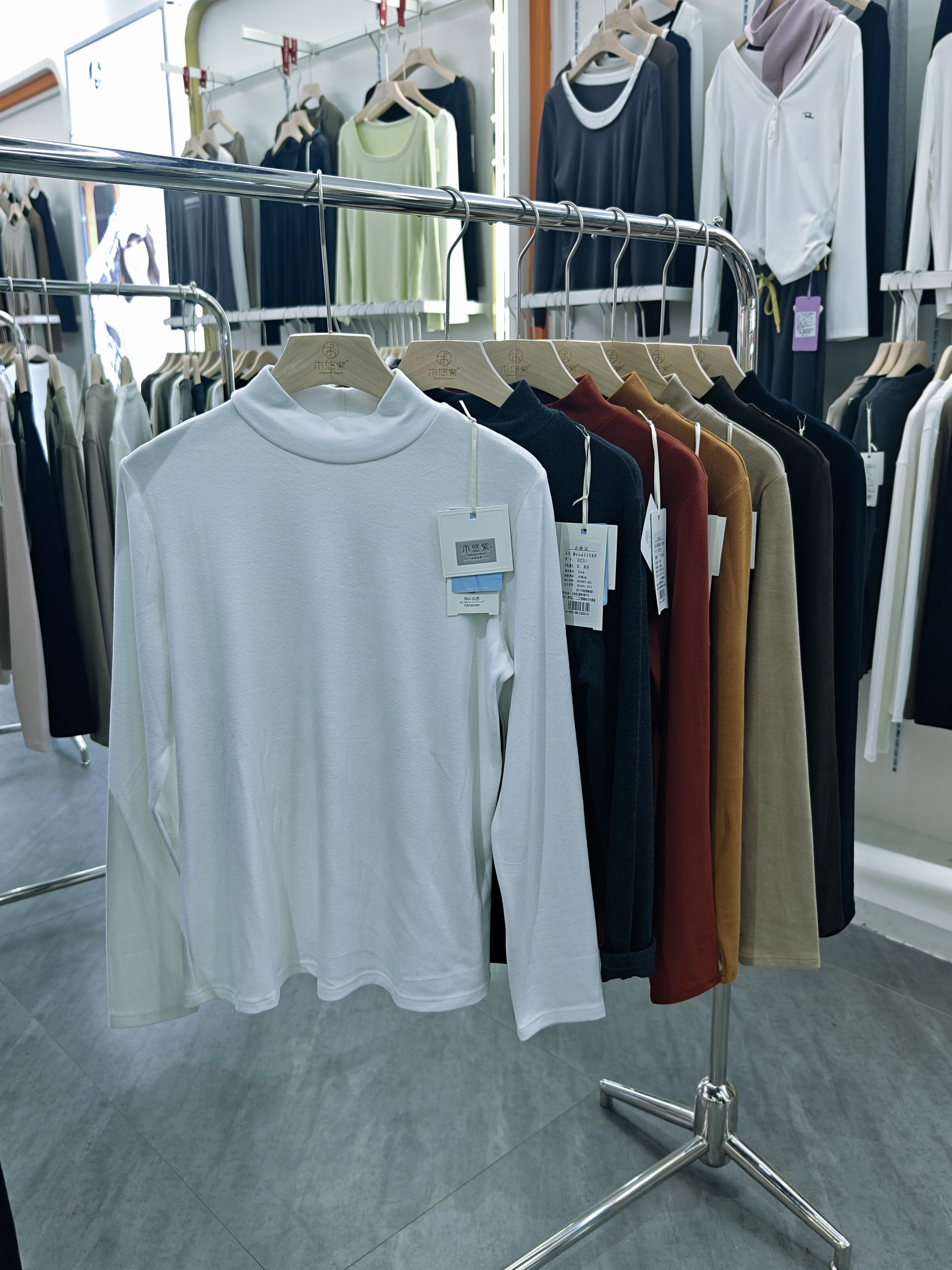 2025木秋冬新款女士半高领暖膨体德绒打底衫纯色修身长袖231