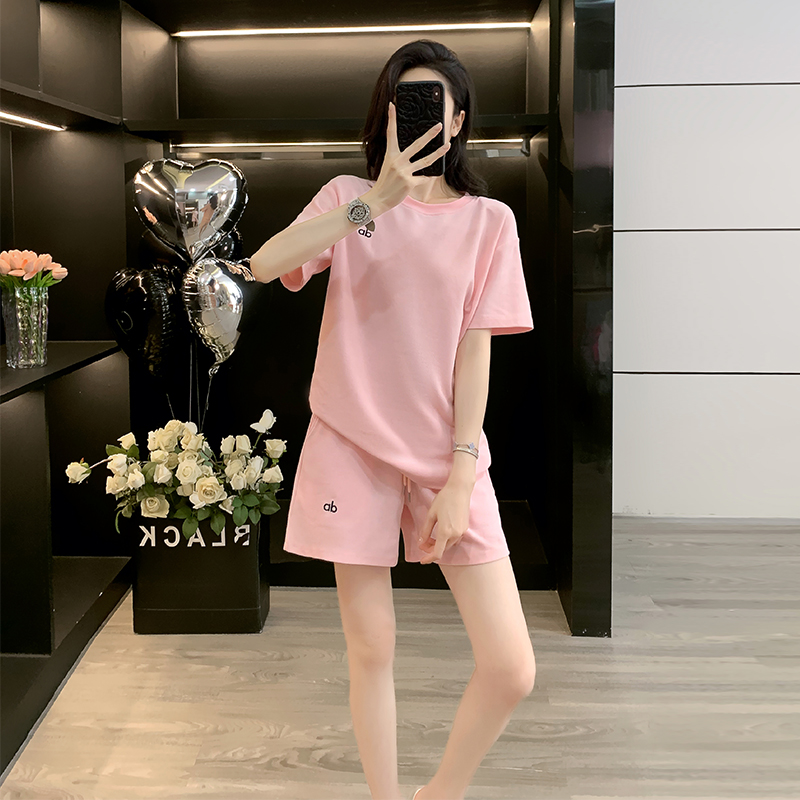 高级感美式休闲运动套装女夏宽松薄款减龄粉色圆领短袖短裤一整套