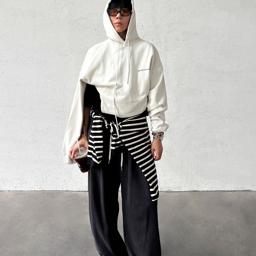 EMCS-冬上新韩系字母简约纯色小印花抽绳宽松休闲卫衣253096男