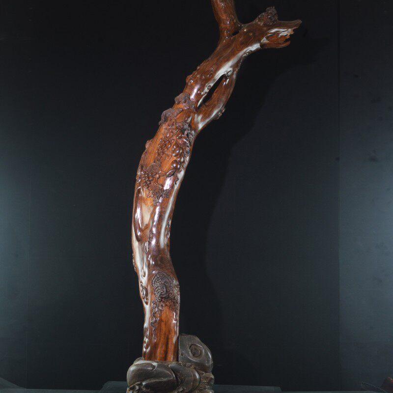 老料海南黄花梨松鼠葡萄木雕红木手工雕刻客厅办公室紫油梨摆件