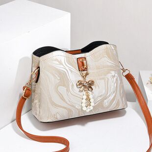 女士包包新款百搭休闲气质潮时单肩包春夏女士女士小包包韩版女包