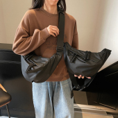 大容量斜挎包女2025新款 潮通勤胸包轻便运动单肩包百搭斜挎饺子包